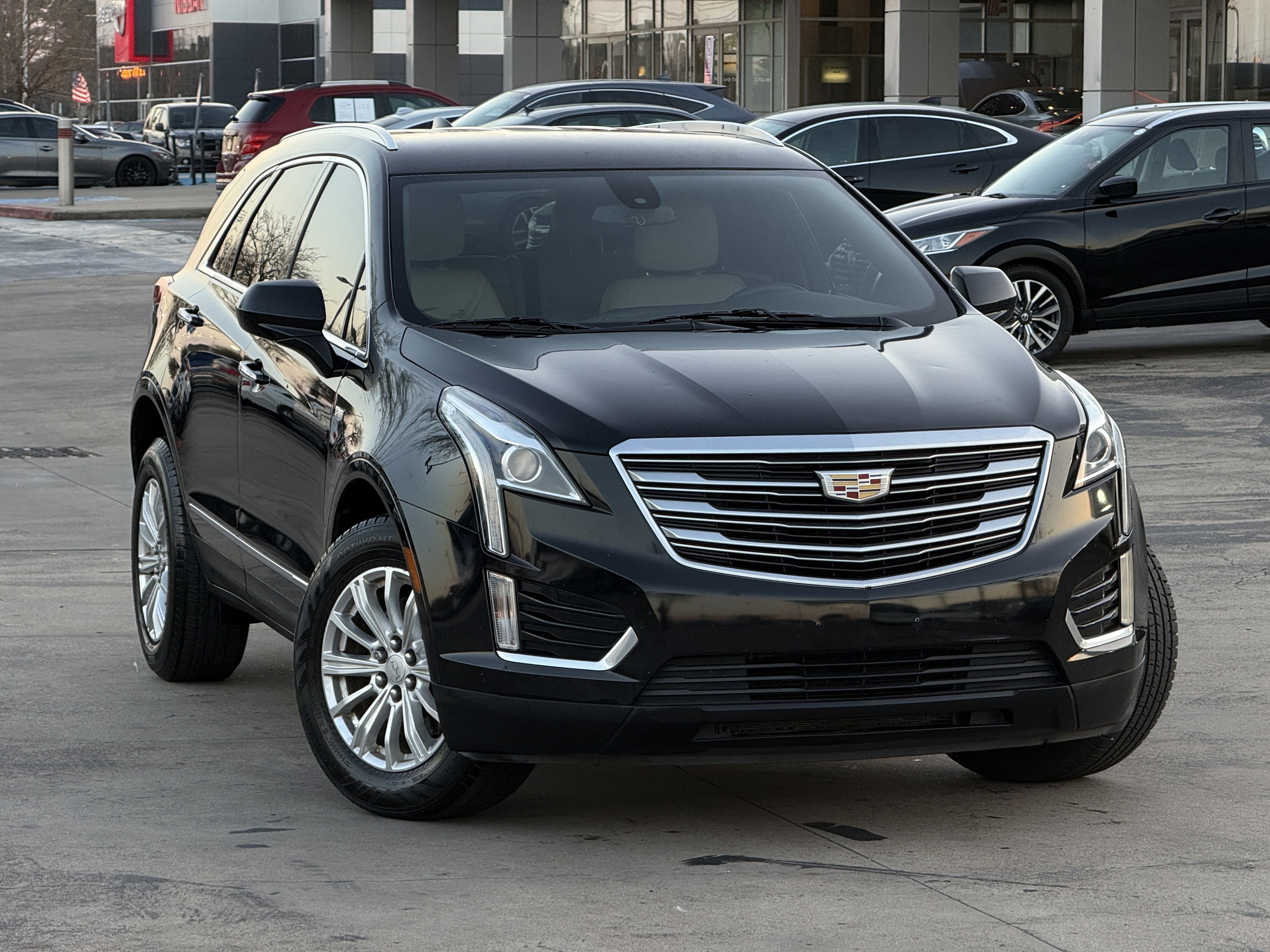 Used 2018 Cadillac XT5 FWD image 3