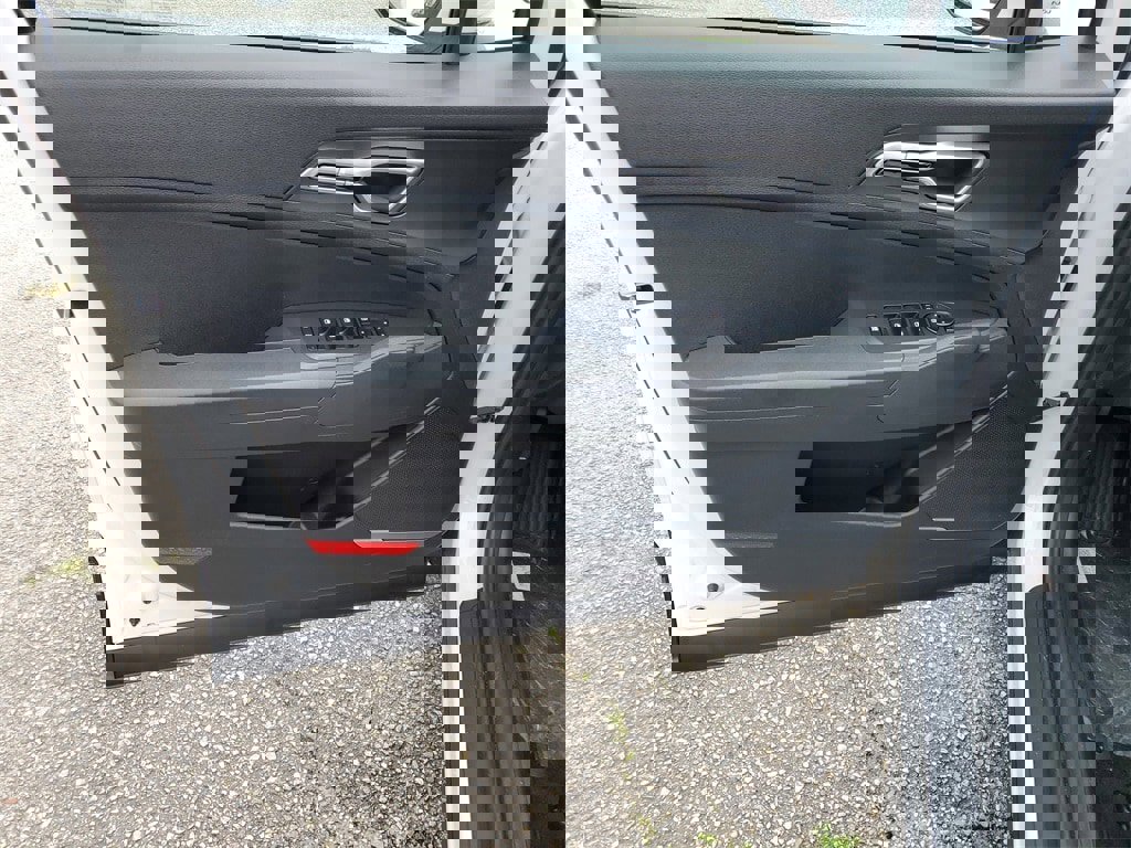 New 2026 Kia Sportage LX image 8