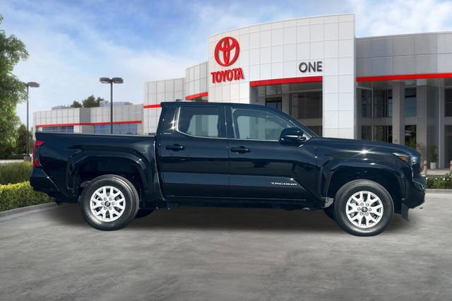 Used 2025 Toyota Tacoma SR5 AWD/4WD image 3