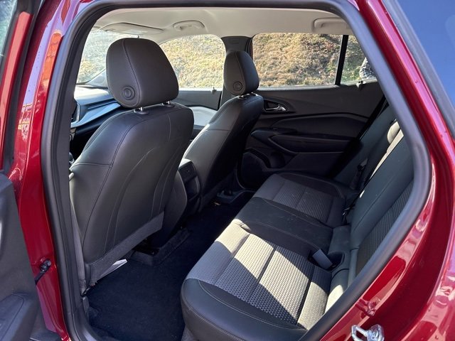 Used 2024 Chevrolet Trax LT w/ LT Convenience Package image 18