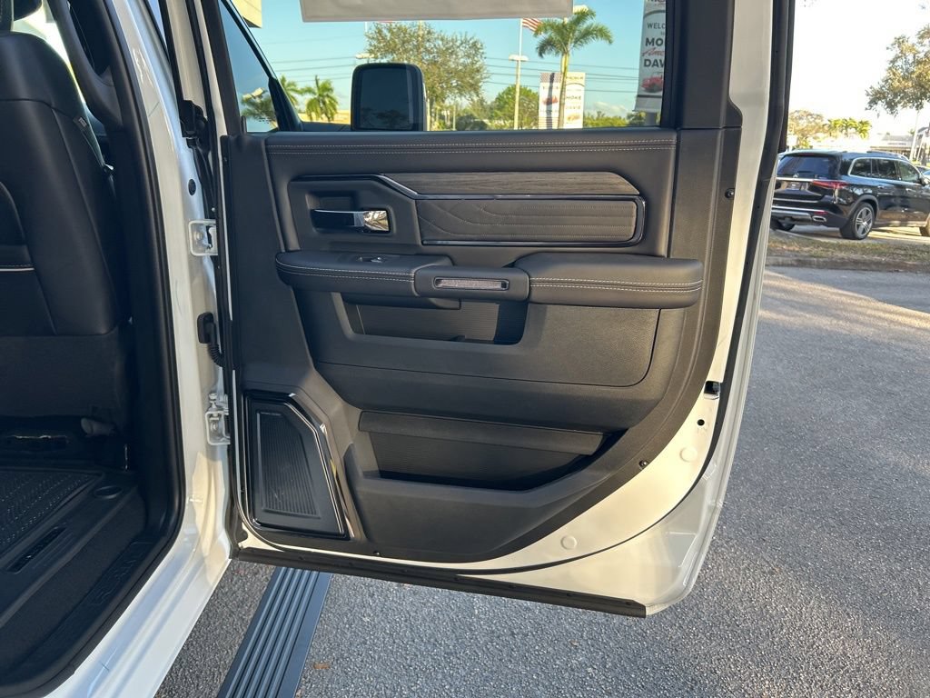 New 2026 RAM 3500 Limited AWD/4WD image 39