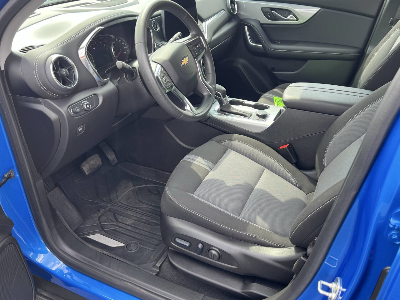 Used 2024 Chevrolet Blazer LT w/ Convenience Package image 12