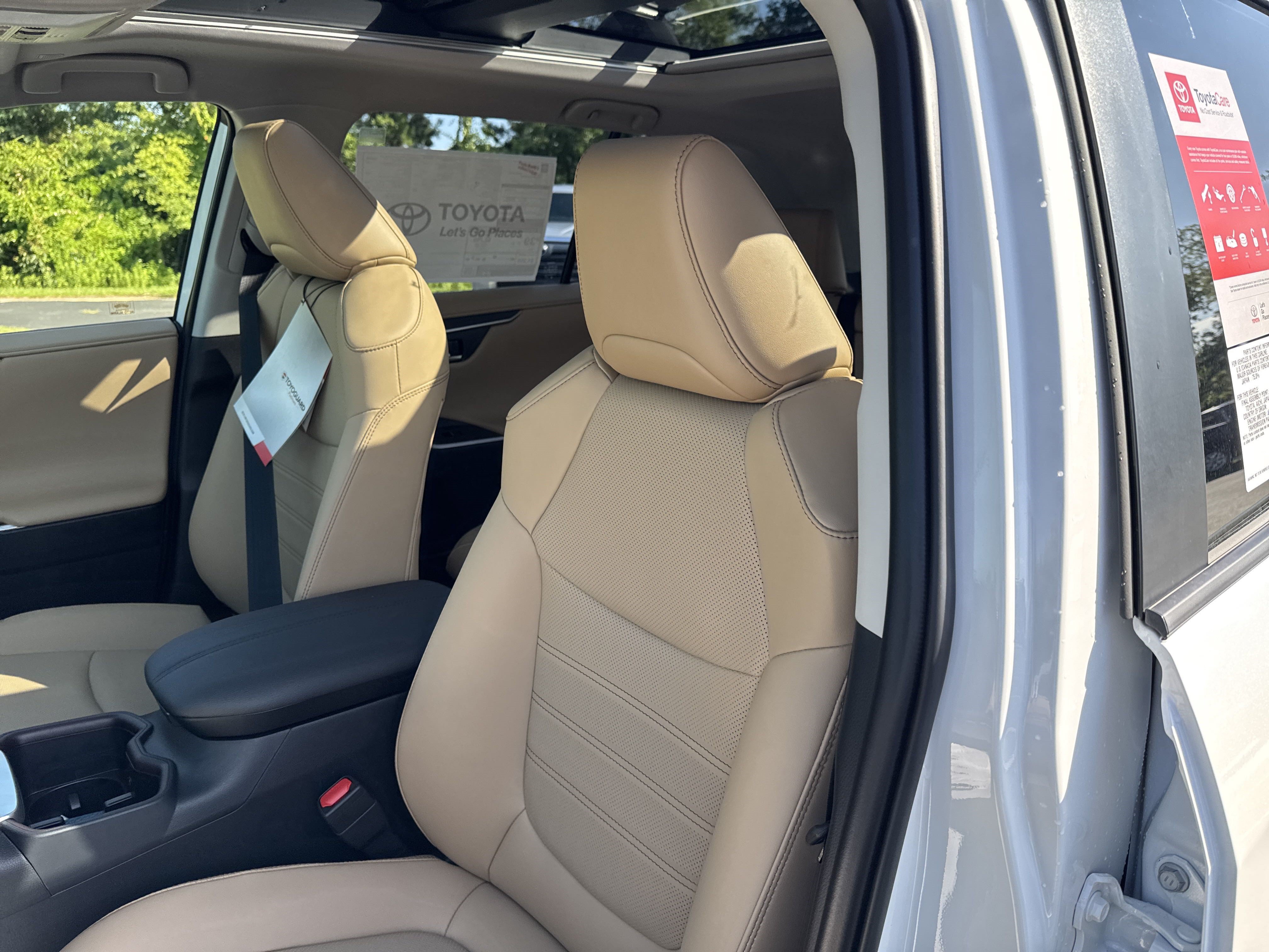 New 2025 Toyota RAV4 Limited w/ Advanced Technology Package AWD/4WD image 14