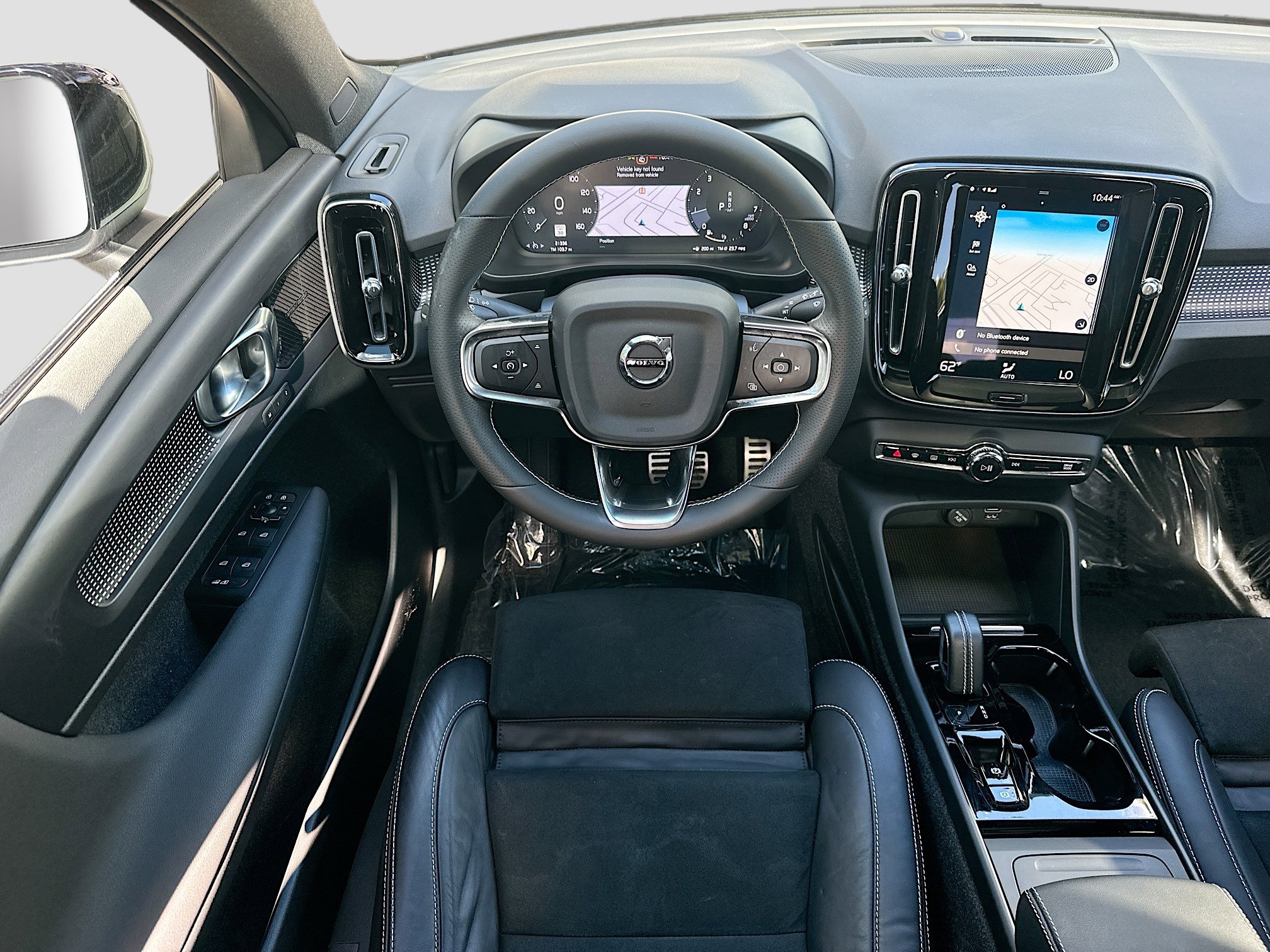 Used 2021 Volvo XC40 T4 R-Design image 23