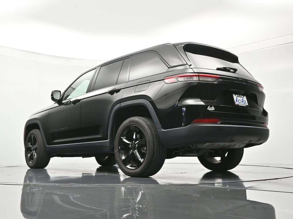 Used 2022 Jeep Grand Cherokee Altitude AWD/4WD image 42