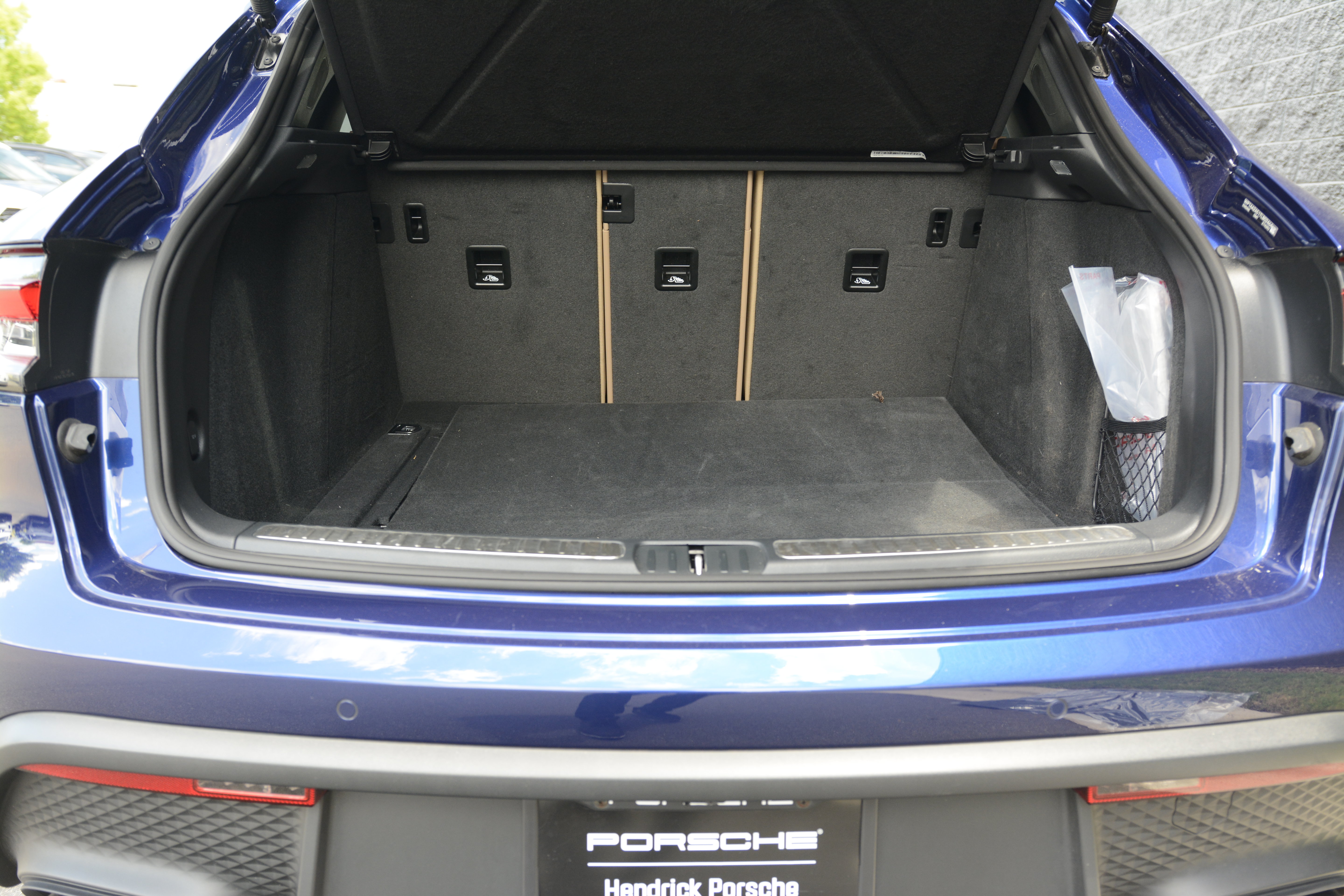 Certified 2026 Porsche Macan AWD/4WD image 38