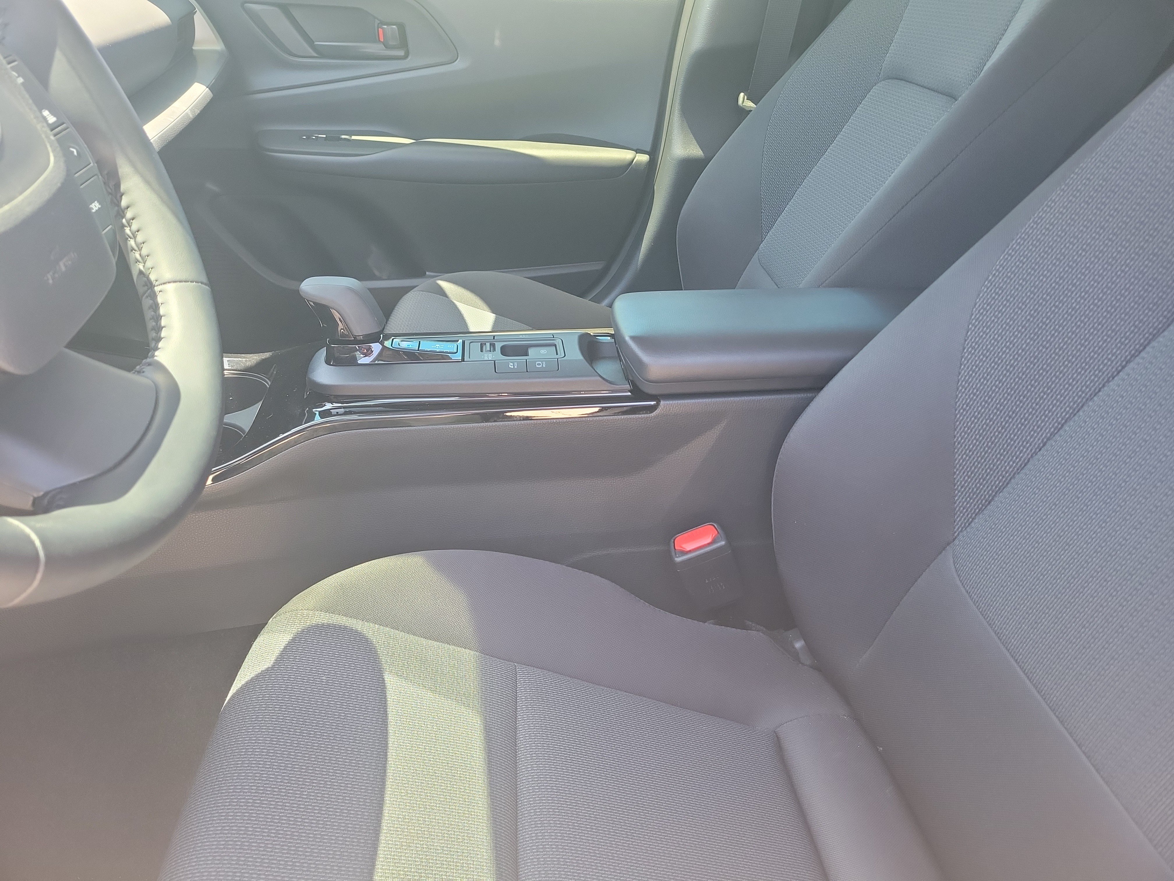 Used 2024 Toyota Prius LE FWD image 19