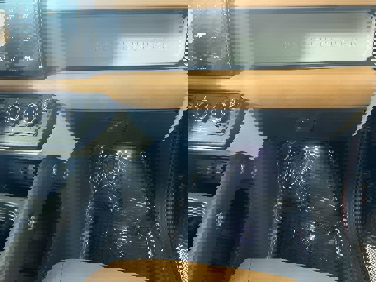 Used 2023 Land Rover Defender 130 SE AWD/4WD image 31