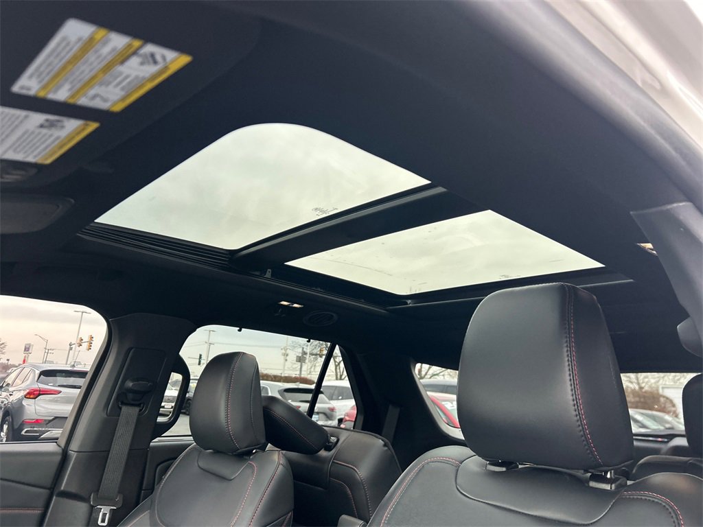 Used 2025 Ford Explorer ST-Line w/ Premium Package image 27