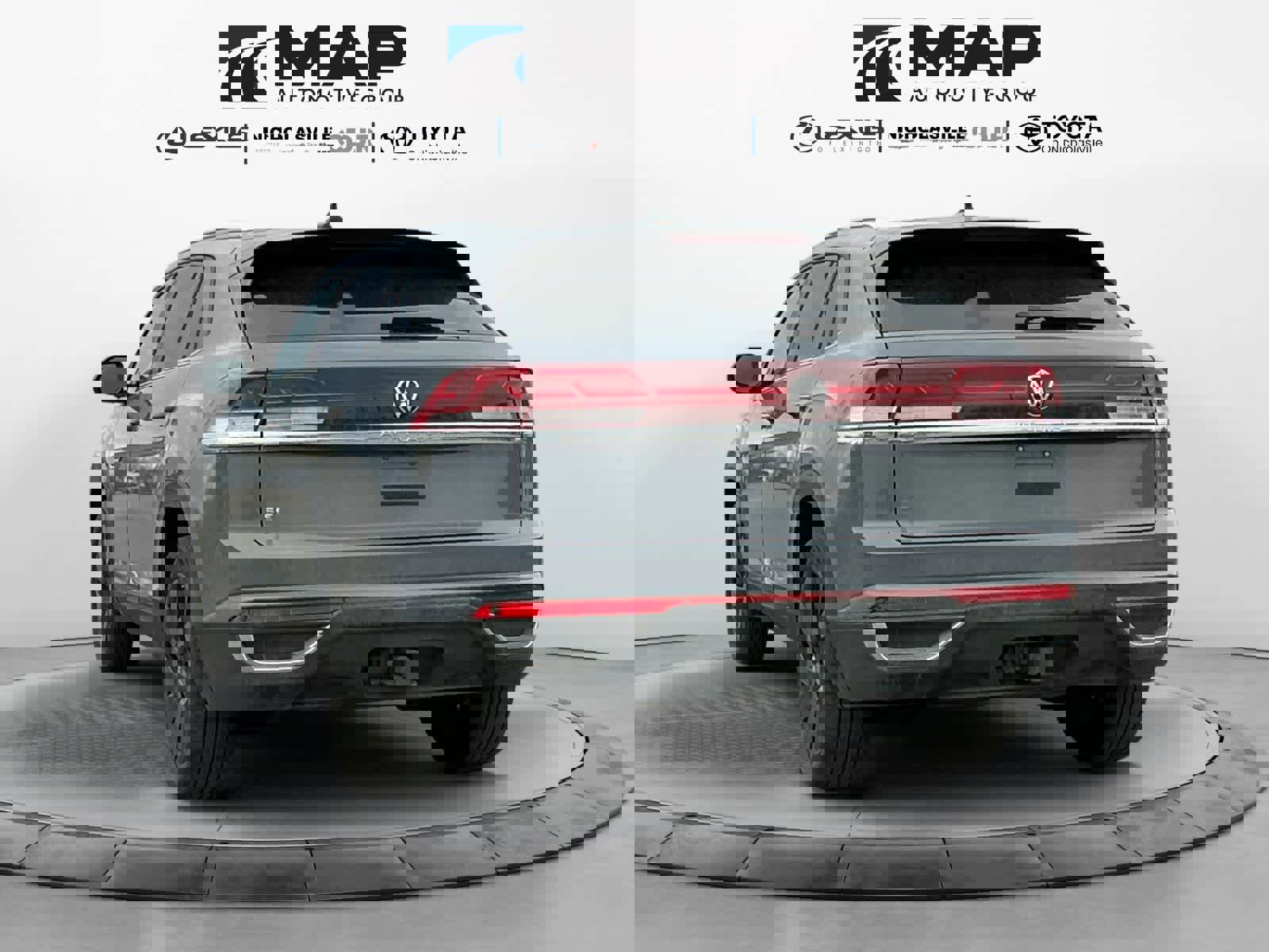 Used 2024 Volkswagen Atlas Cross Sport SE w/ Panoramic Sunroof Package image 3