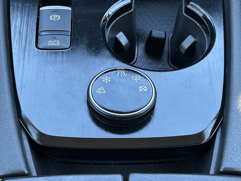 Used 2024 Nissan Rogue S image 19