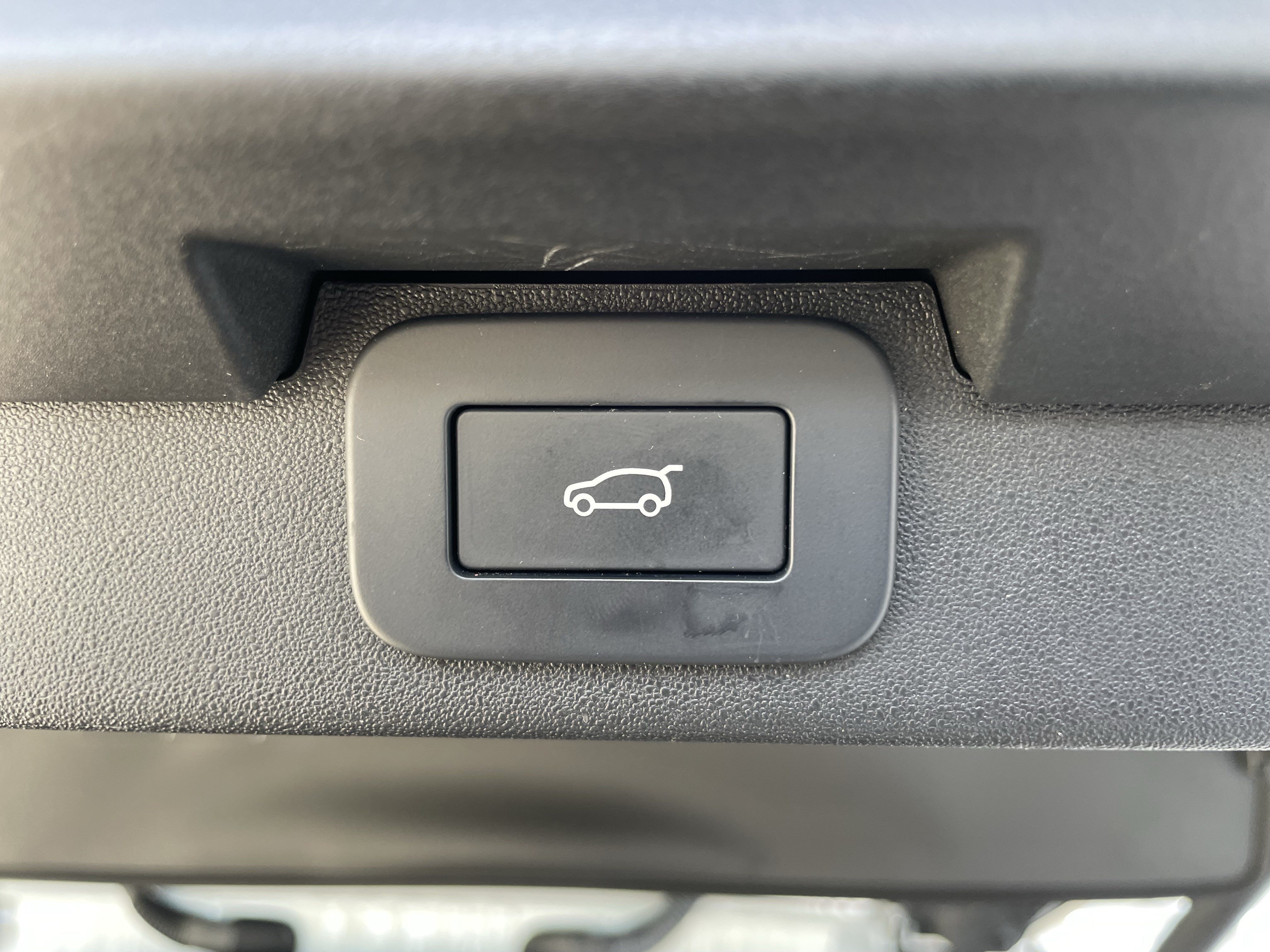 Certified 2025 Land Rover Discovery S AWD/4WD image 42