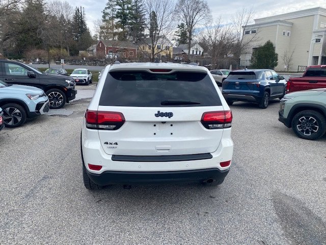 Used 2019 Jeep Grand Cherokee Laredo AWD/4WD image 5