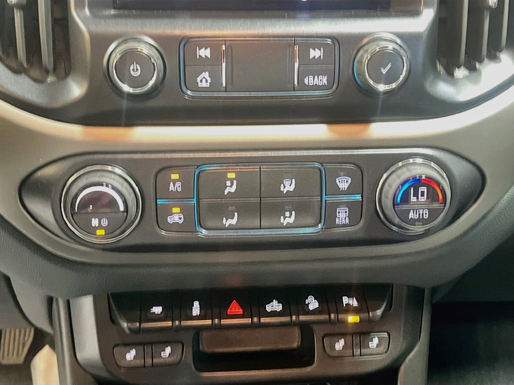Used 2022 Chevrolet Colorado Z71 AWD/4WD image 16