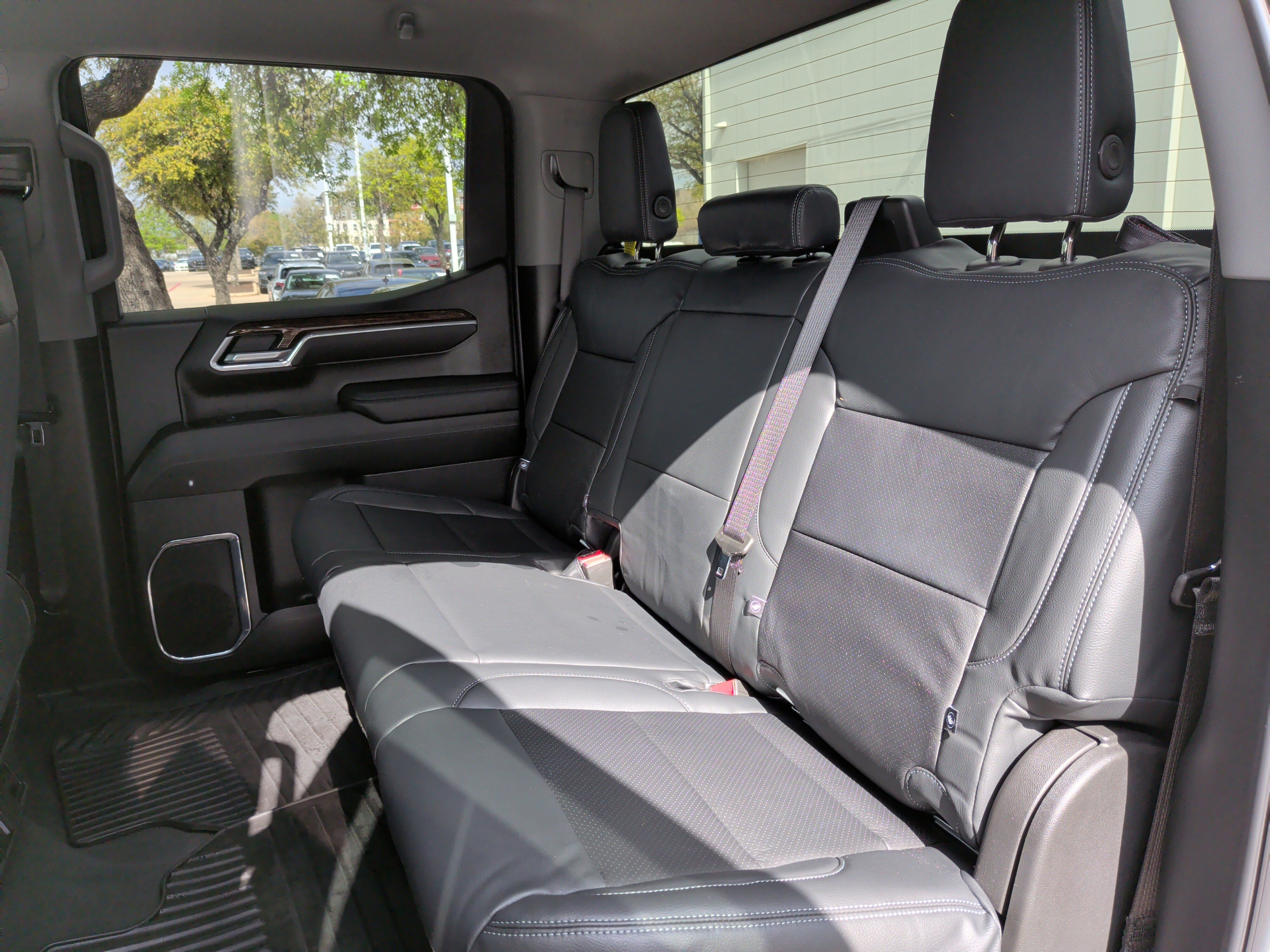 Used 2025 GMC Sierra 1500 SLE image 27