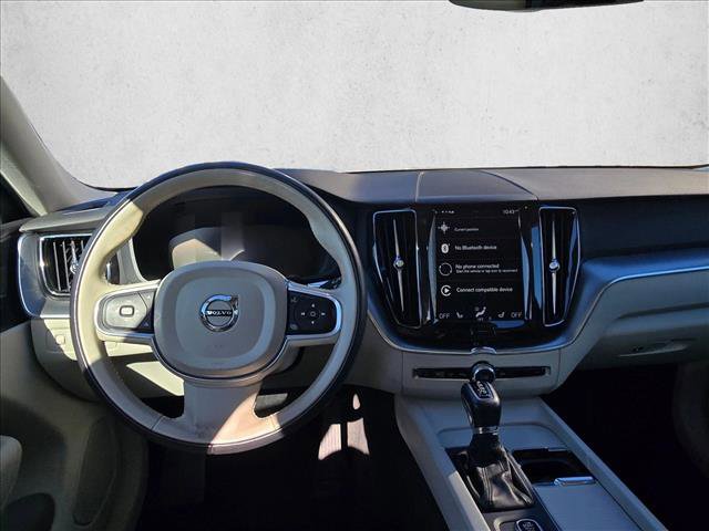 Used 2018 Volvo XC60 T5 Momentum w/ Vision Package image 17