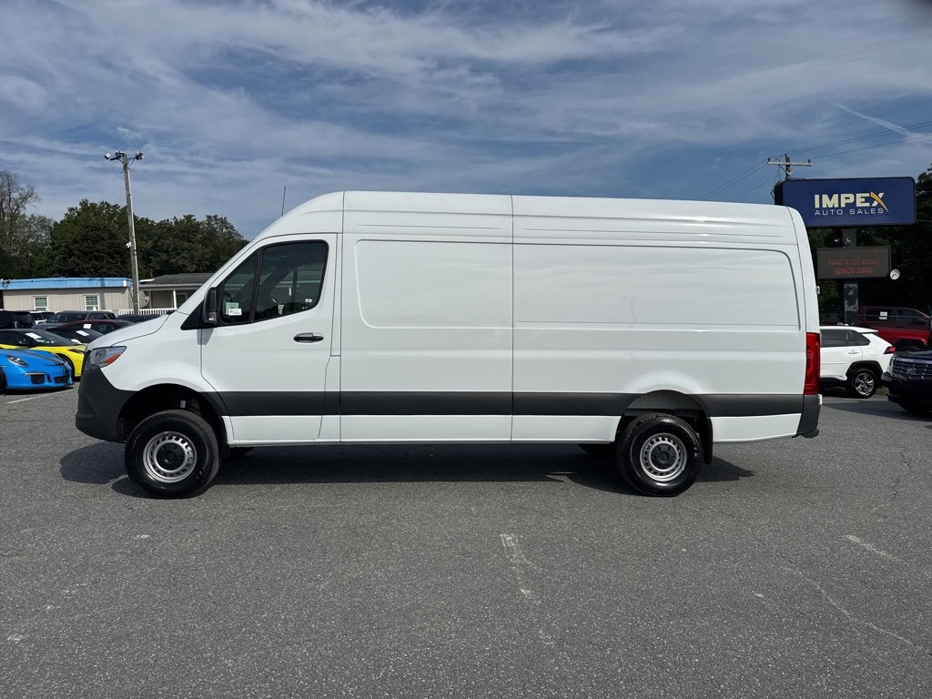 Used 2025 Mercedes-Benz Sprinter 2500 image 2