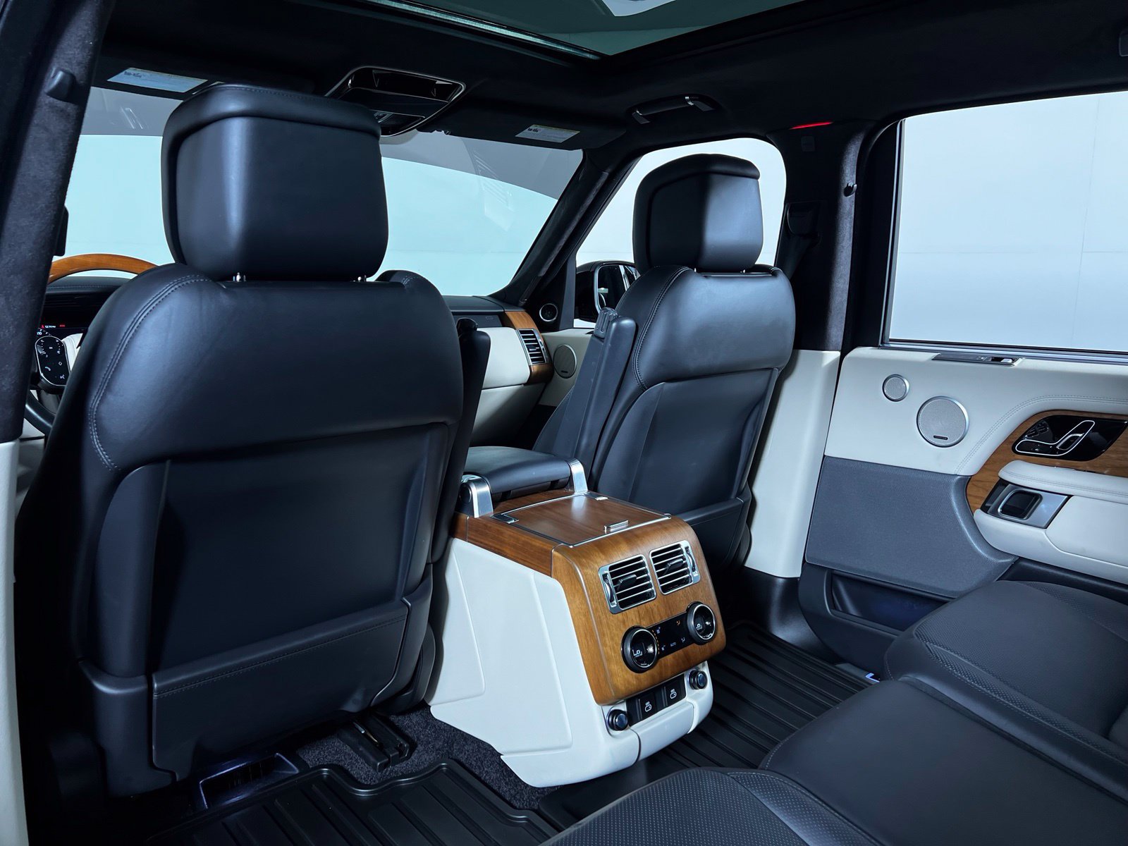 Used 2021 Land Rover Range Rover P525 Westminster Edition LWB AWD/4WD image 24