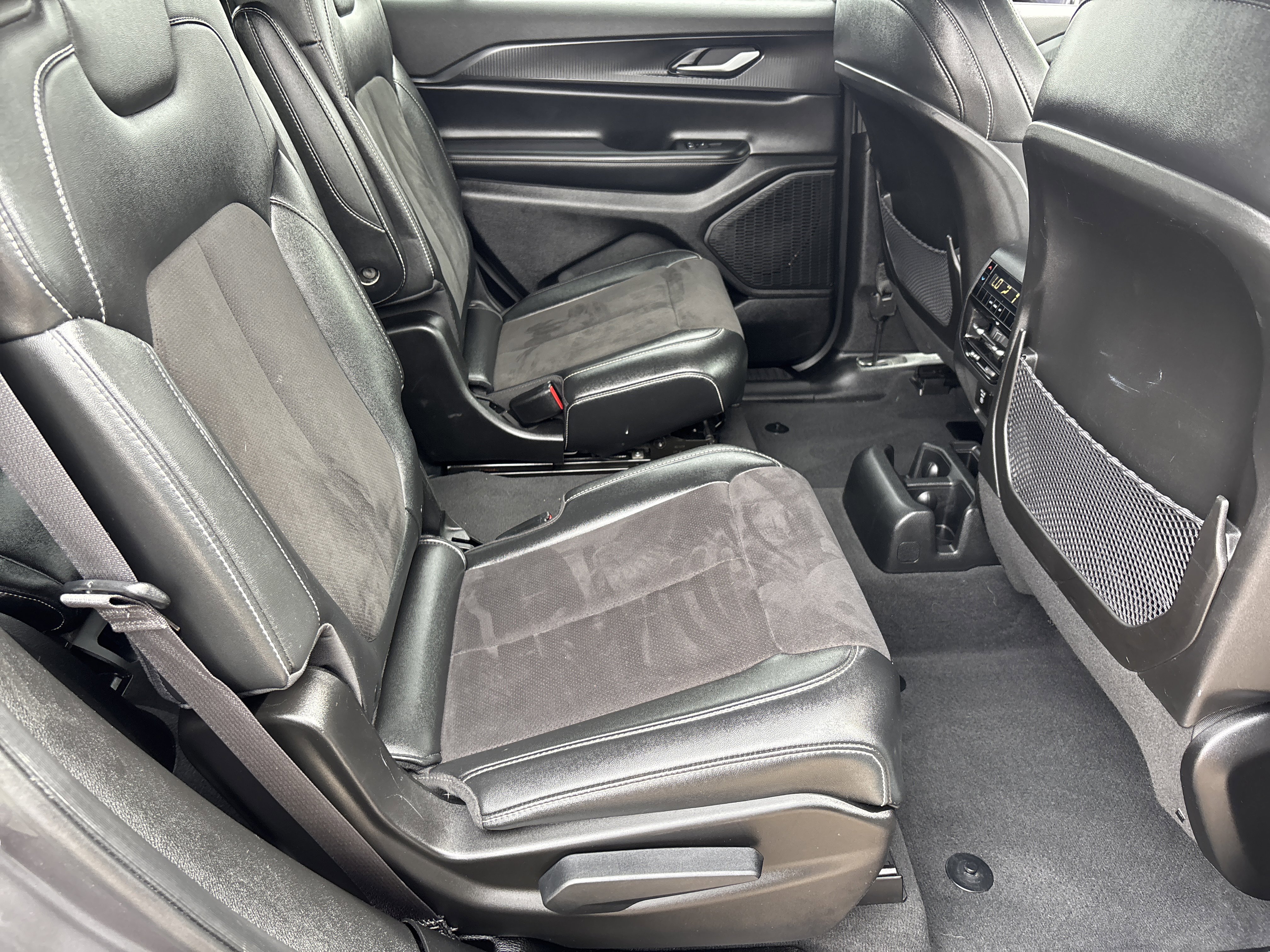 Used 2023 Jeep Grand Cherokee L Laredo AWD/4WD image 12