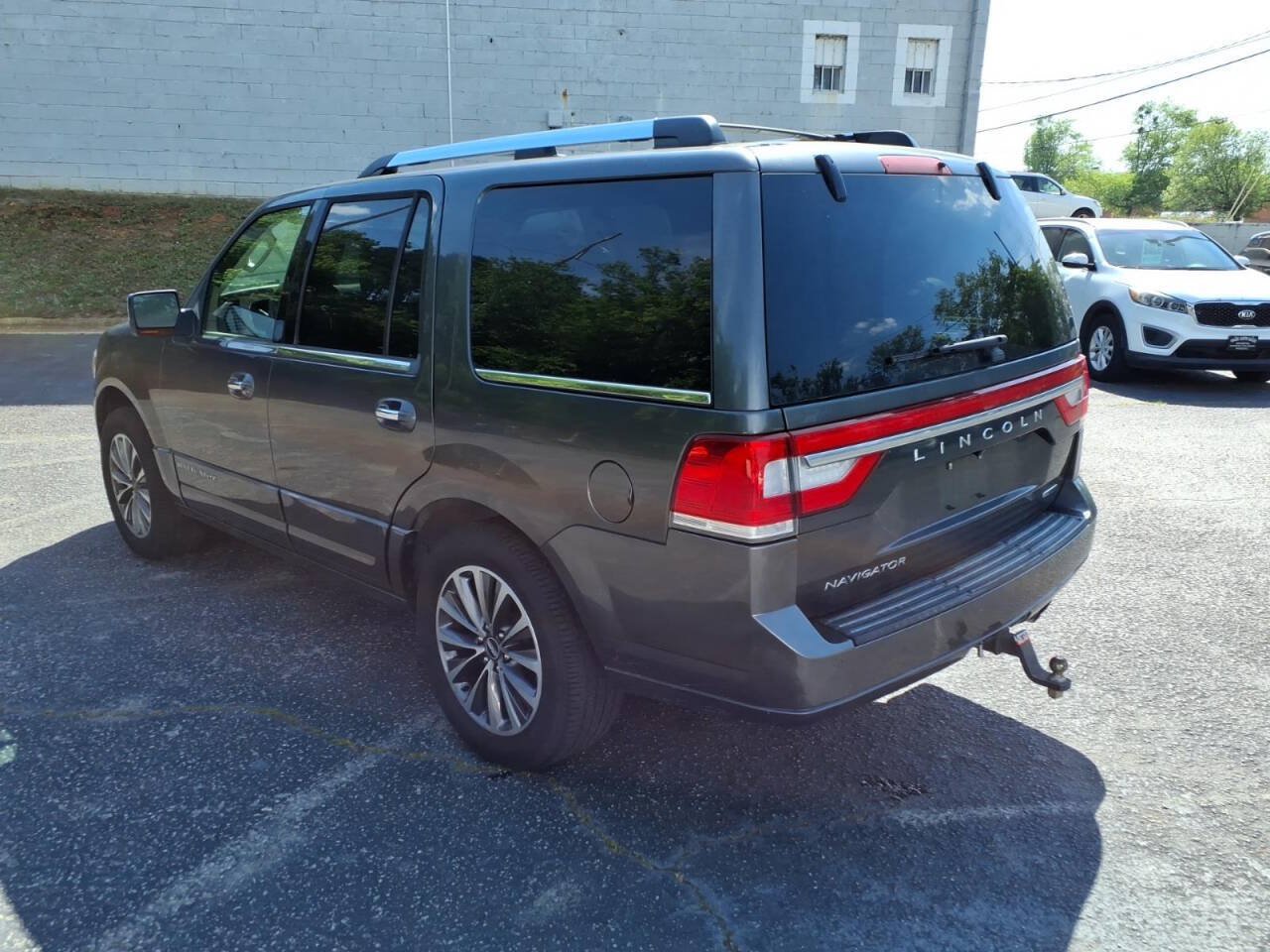 Used 2015 Lincoln Navigator 4WD image 7