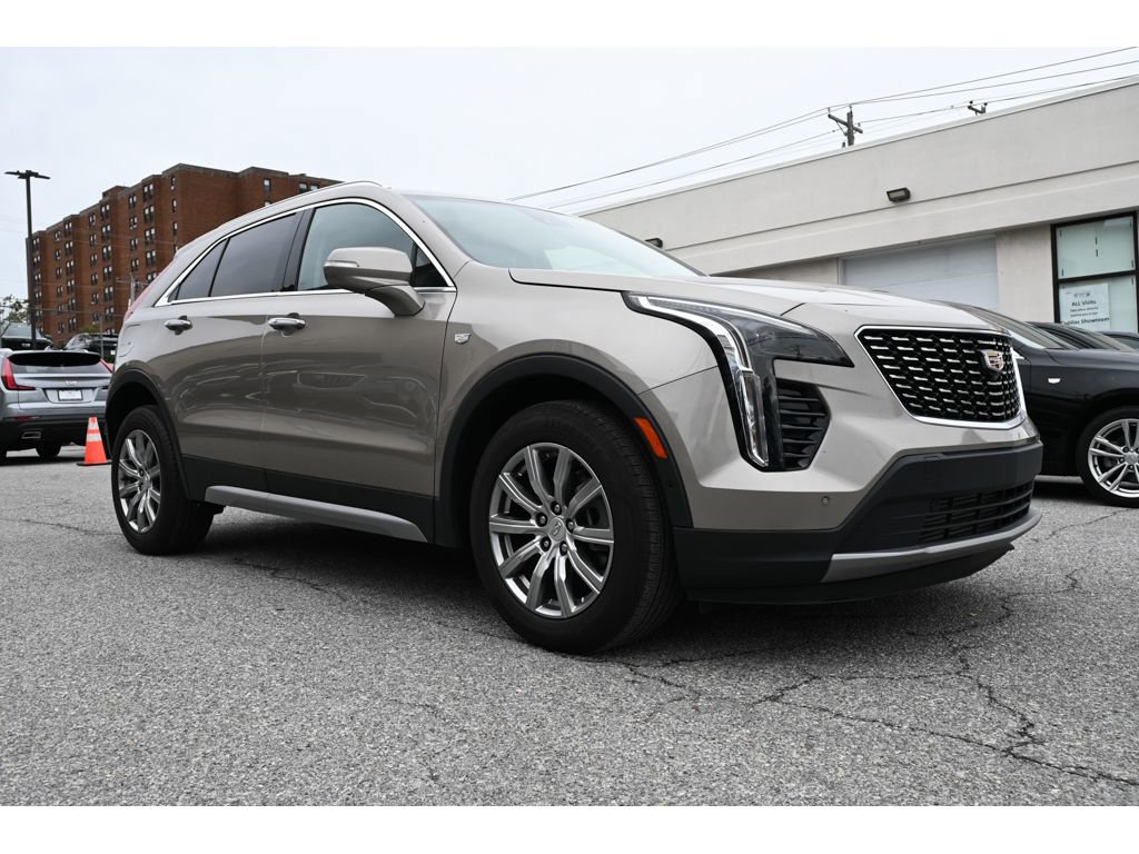 Used 2022 Cadillac XT4 Premium Luxury w/ Enhanced Visibility Package AWD/4WD image 2