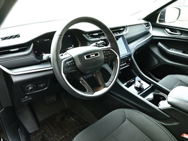 Used 2025 Jeep Grand Cherokee L Laredo w/ Luxury Tech Group I RWD image 18