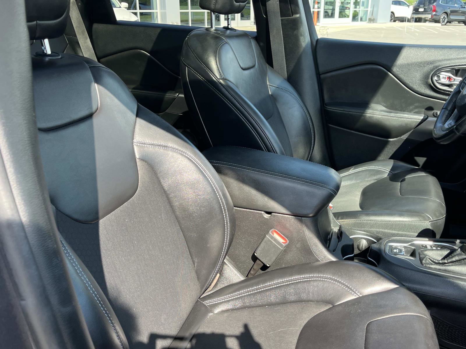 Used 2019 Jeep Cherokee Latitude Plus w/ Comfort/Convenience Group image 25