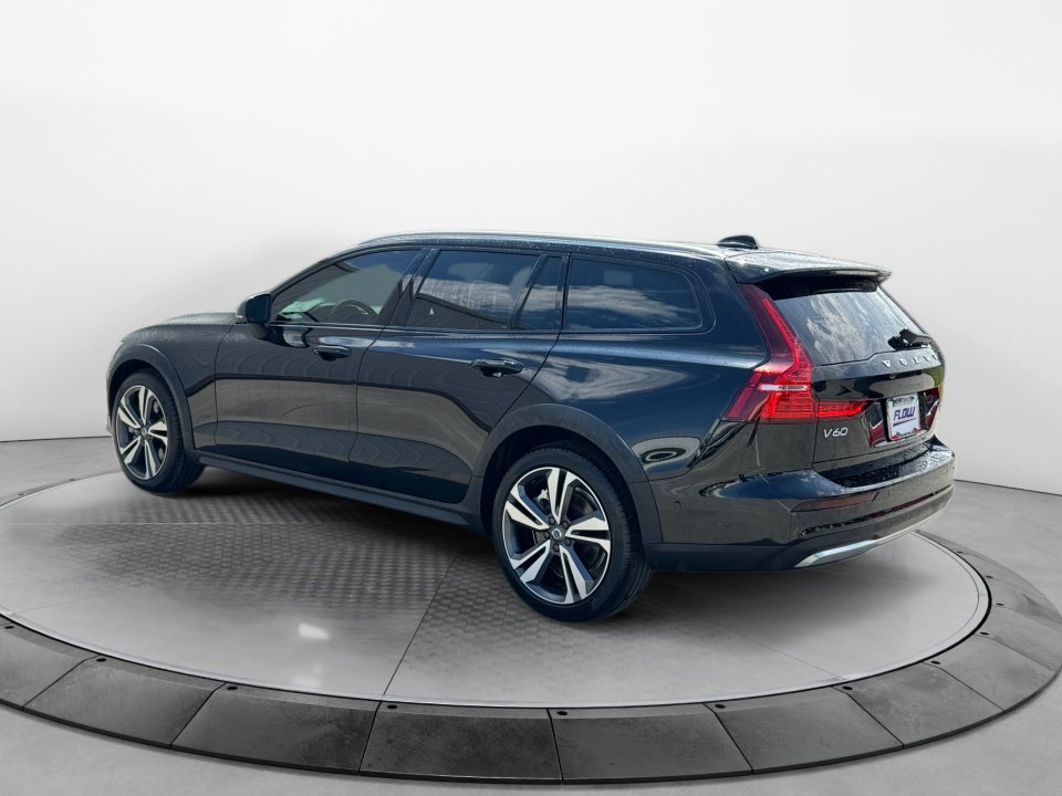 Used 2025 Volvo V60 B5 Cross Country Plus AWD/4WD image 5