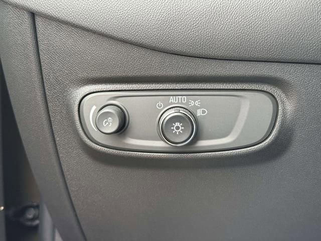 Used 2023 Chevrolet Equinox LT FWD image 19