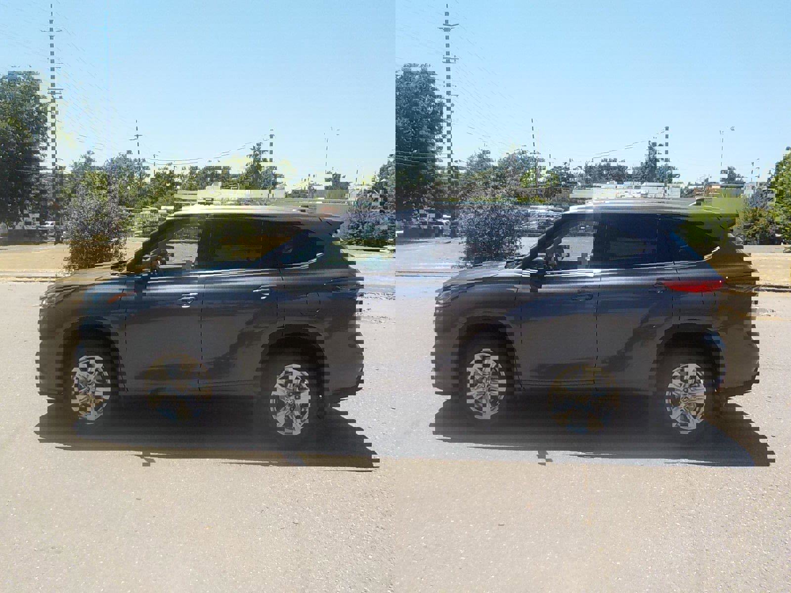 Used 2020 Toyota Highlander L image 9