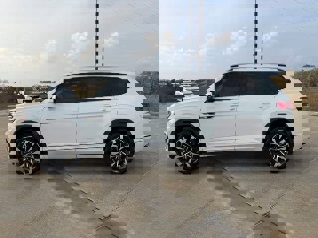 Used 2021 Volkswagen Atlas SEL R-Line image 2