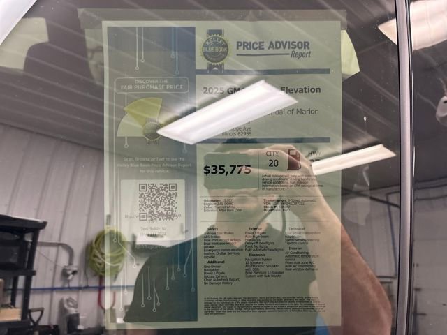 Used 2025 GMC Acadia Elevation image 35