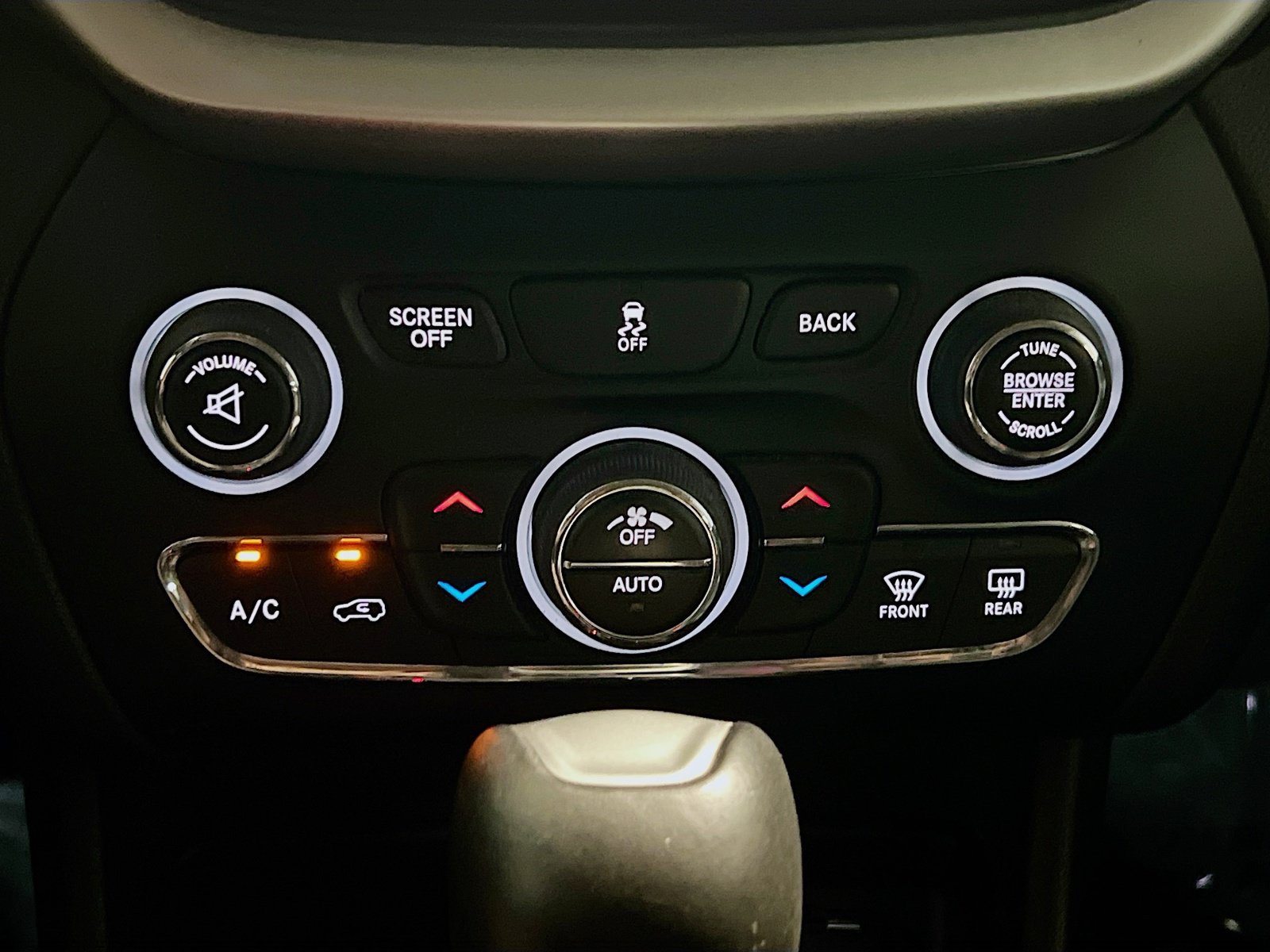 Used 2018 Jeep Cherokee Trailhawk AWD/4WD image 12