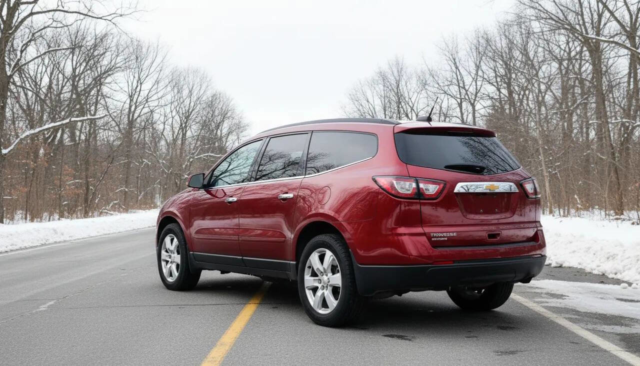 Used 2017 Chevrolet Traverse LT w/ Style and Technology Package image 6