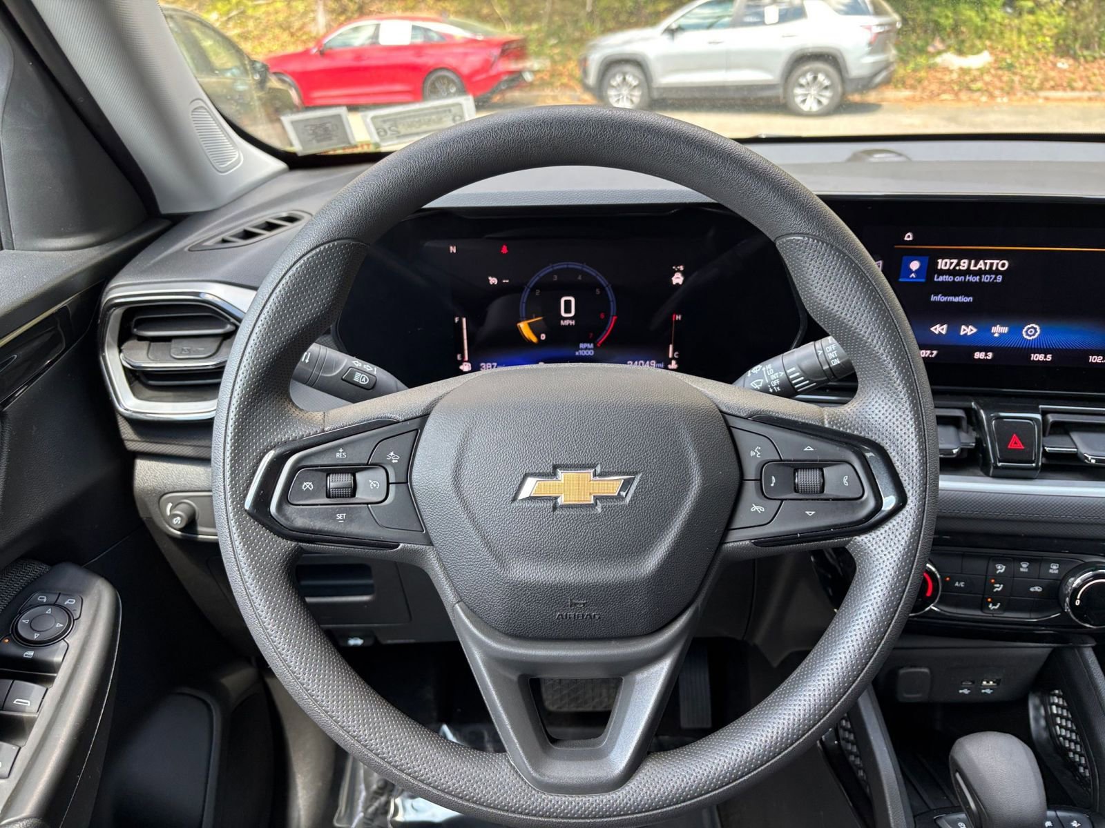 Used 2025 Chevrolet TrailBlazer LT image 35