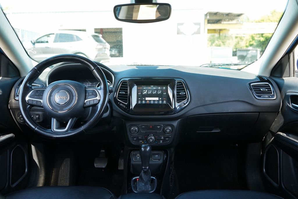 Used 2019 Jeep Compass Latitude FWD image 10
