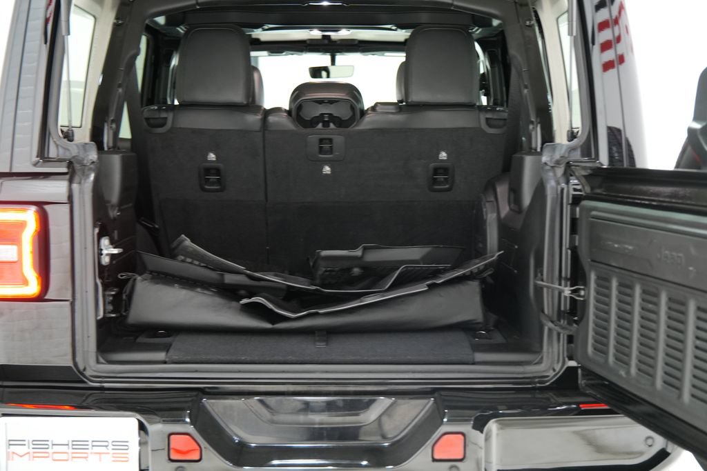 Used 2022 Jeep Wrangler Unlimited Sahara AWD/4WD image 30