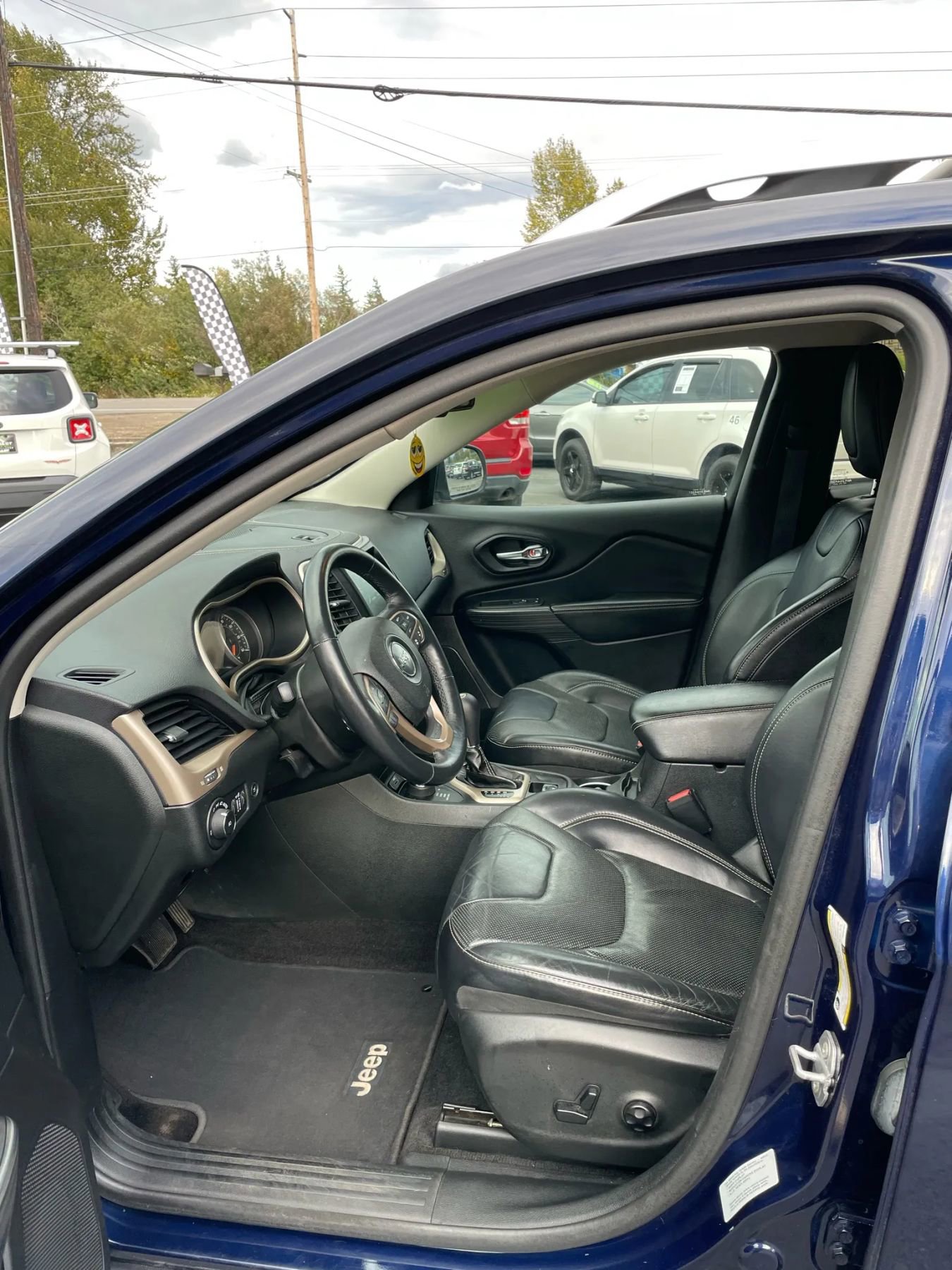 Used 2015 Jeep Cherokee Limited w/ Luxury Group image 12