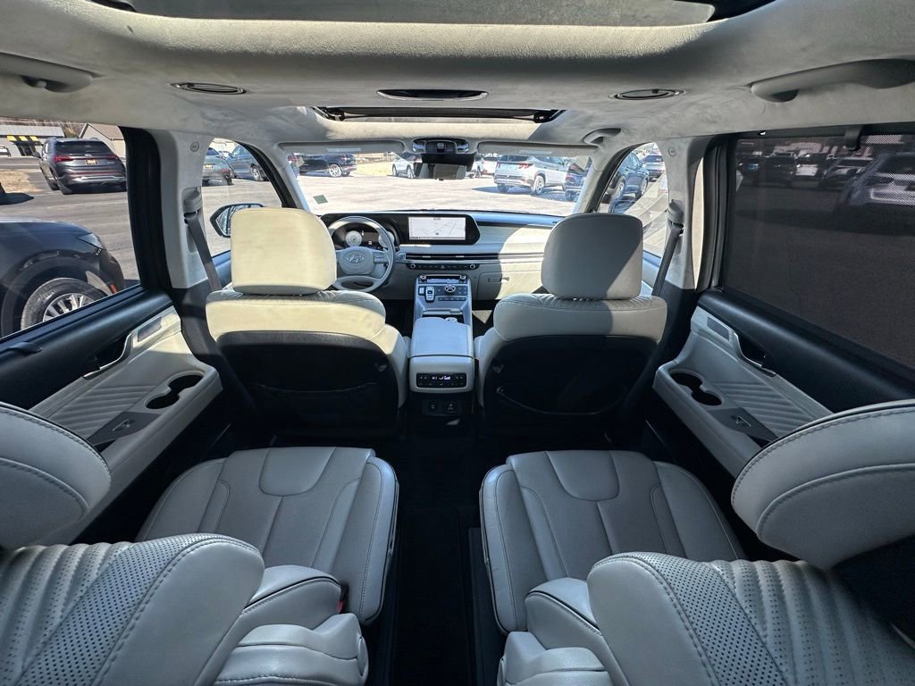 Used 2023 Hyundai Palisade Calligraphy image 48