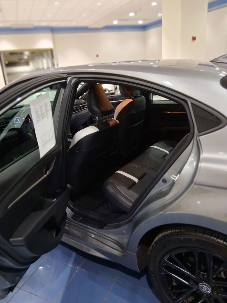 Used 2025 Toyota Camry SE w/ Convenience Package image 18