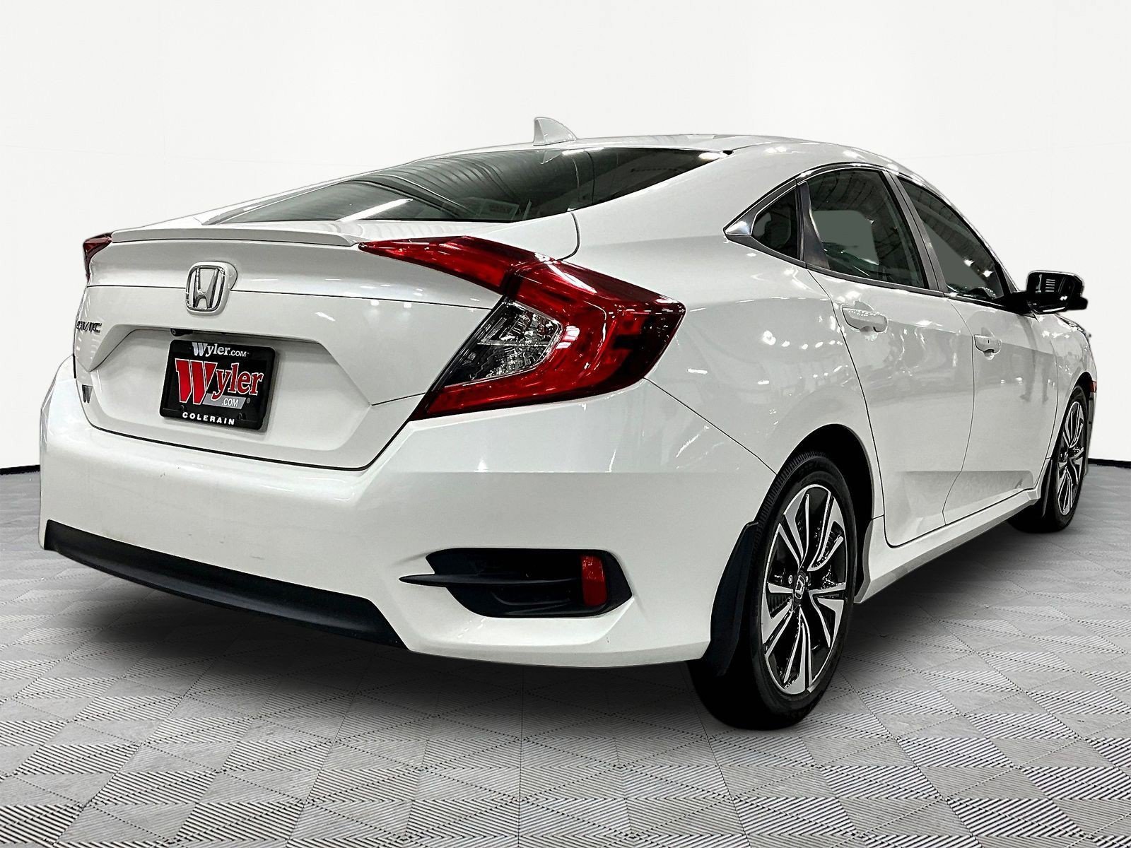 Used 2017 Honda Civic EX-T image 6