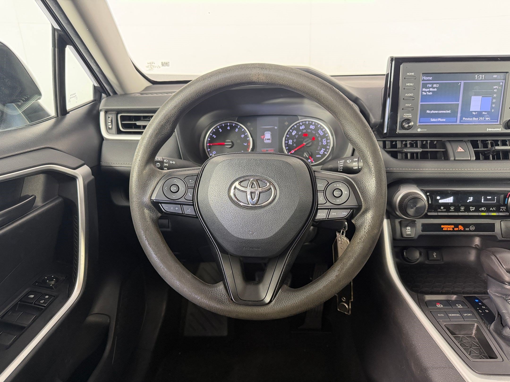 Used 2021 Toyota RAV4 LE FWD image 30