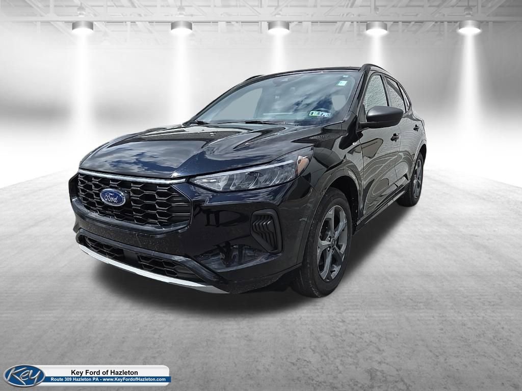 Used 2023 Ford Escape ST-Line w/ Tech Pack #1 AWD/4WD image 3