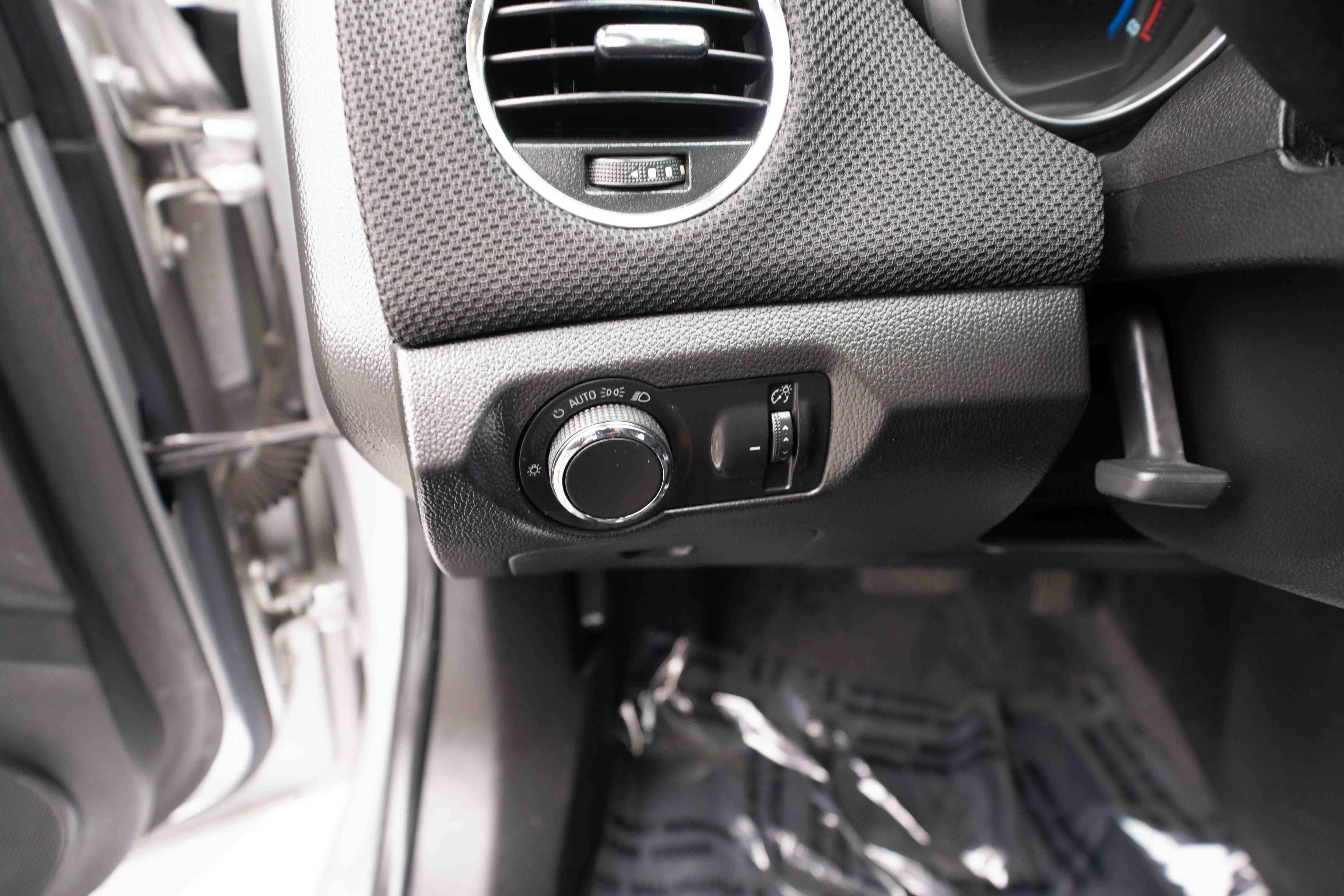 Used 2016 Chevrolet Cruze LT FWD image 11