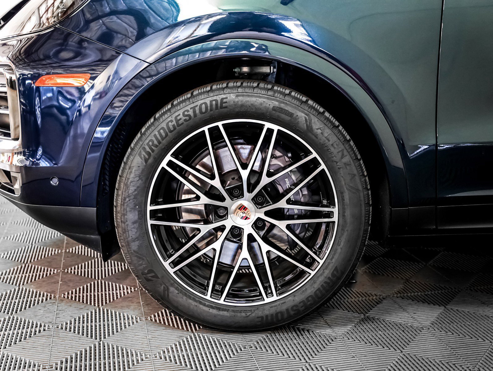 Used 2025 Porsche Cayenne Coupe image 13