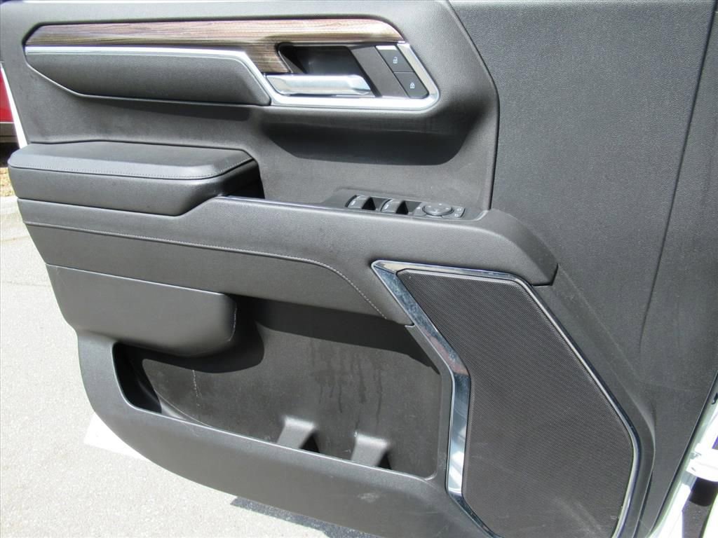 Used 2024 Chevrolet Silverado 1500 LT AWD/4WD image 18