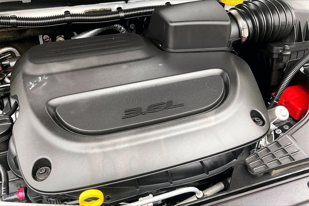 Used 2024 Chrysler Pacifica Touring-L image 35