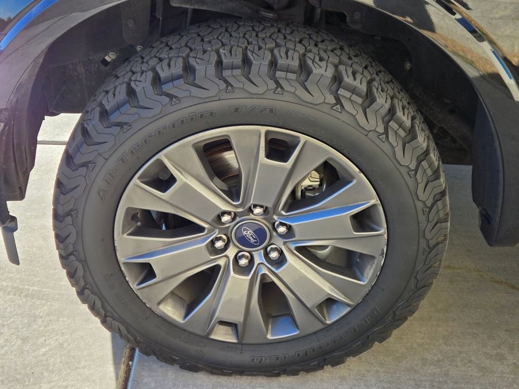 Used 2017 Ford F150 XLT w/ Equipment Group 302A Luxury image 5