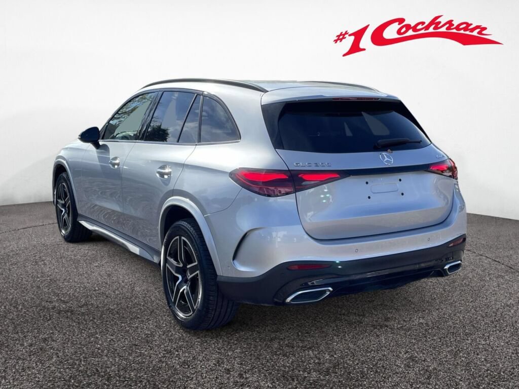 Used 2024 Mercedes-Benz GLC 300 4MATIC image 9