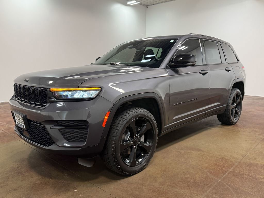 Used 2022 Jeep Grand Cherokee Altitude AWD/4WD image 39